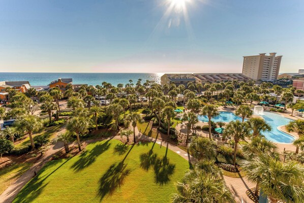 Pool - High rise beach condo w/ water views & swimming pool - close to local sights (Destin)