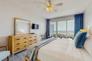 2 bedrooms, iron/ironing board, WiFi, bed sheets - High rise beach condo w/ water views & swimming pool - close to local sights (Destin)