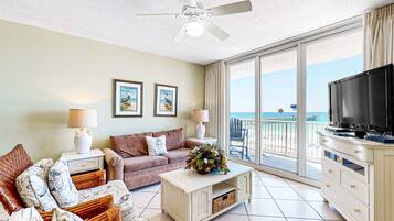 Una televisión, una oficina