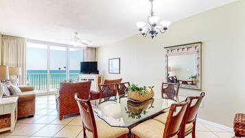 Una televisión, una oficina