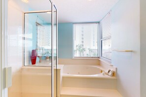 Shower, hair dryer, towels - 2nd Floor Cute Gulf Front Condo Many Amenities, Private Beach Access (Navarre Beach)