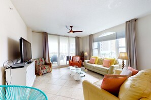 TV, DVD player, offices - 2nd Floor Cute Gulf Front Condo Many Amenities, Private Beach Access (Navarre Beach)