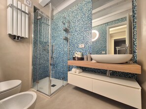 Shower, hair dryer, bidet, towels - Le Vele by Case al lago (Desenzano del Garda)