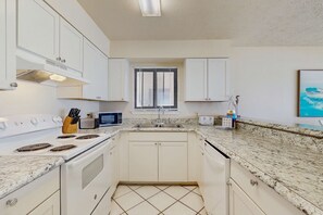 Fridge, microwave, oven, stovetop - Gorgeous, Open Ground Floor Condo Gulf Front w/ Large Patio. Beach Access (Destin)