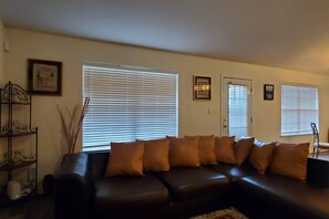 TV, offices - Private home near the beach with washer and dryer and free Wifi (Navarre)