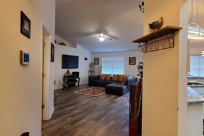 TV, offices - Private home near the beach with washer and dryer and free Wifi (Navarre)