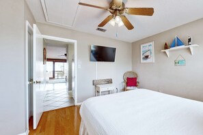 3 bedrooms, iron/ironing board, WiFi, bed sheets - Mapp to Paradise (Destin)