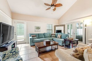 TV, DVD player, offices - Crystal Beach Subdivision - Key Lime Pie (Destin)