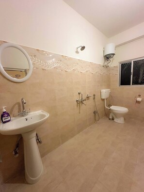 Shower - Niree - 01 - 3BHK Private Apartment - Free Parking (Shillong)