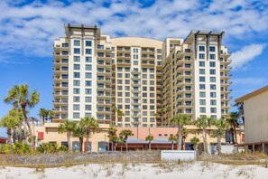 Exterior - Sixth-floor condo with rooftop pool, Hot tub, high-speed WiFi & washer/dryer (Panama City Beach)
