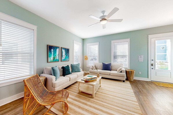 TV, offices - Dog-friendly home on Signal Hill Golf Course with balcony - close to the beach (Panama City Beach)