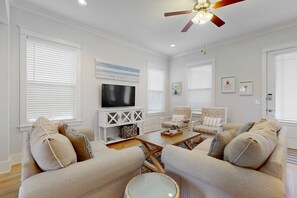 TV, offices - Brand-new house on Powell Lake near beach & 30A with pool, W&D, & gym (Inlet Beach)