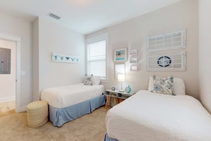 3 bedrooms, iron/ironing board, WiFi, bed sheets - Brand-new house on Powell Lake near beach & 30A with pool, W&D, & gym (Inlet Beach)