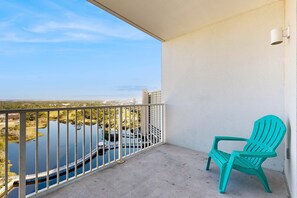 Property grounds - Beachview Condo with full kitchen, shared pool and beach access (Panama City Beach)