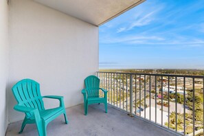 Property grounds - Beachview Condo with full kitchen, shared pool and beach access (Panama City Beach)