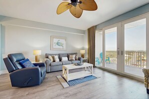 TV, offices - Beachview Condo with full kitchen, shared pool and beach access (Panama City Beach)