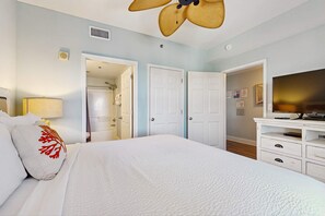 2 bedrooms, WiFi, bed sheets - Beachview Condo with full kitchen, shared pool and beach access (Panama City Beach)