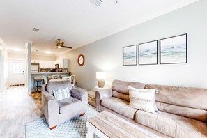 TV - Peaceful condo with pool access, central AC, and washer&dryer (Santa Rosa Beach)