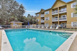 Pool - Peaceful condo with pool access, central AC, and washer&dryer (Santa Rosa Beach)