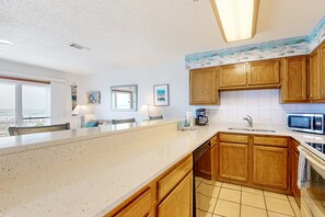 Fridge, microwave, oven, stovetop - 1st floor gulf front condo with amazing views, charcoal grills - walk to the beach (Santa Rosa Beach)