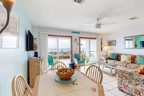 TV, DVD player, stereo, offices - 1st floor gulf front condo with amazing views, charcoal grills - walk to the beach (Santa Rosa Beach)