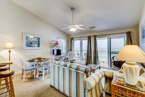 TV, DVD player, offices - Picturesque gulf-front condo on 30A Steps to beach Charcoal grills on-site (Santa Rosa Beach)