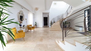 A spacious living area with a staircase, a dining table with chairs, and potted plants. - THE INTIMACY OF A PROVENCE ESTATE LA SUITE EUCALYPTUS 5 EPIS (Mollégès)