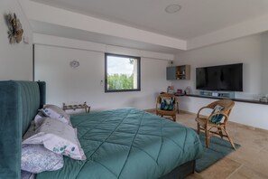 Unclassified image, 3 of 18, button - THE INTIMACY OF A PROVENCE ESTATE LA SUITE EUCALYPTUS 5 EPIS (Mollégès)