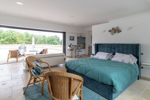 2 chambres, fer et planche à repasser, Wi-Fi, draps fournis