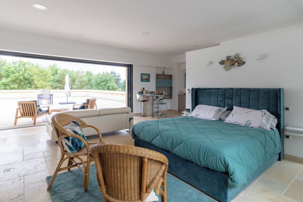 Unclassified image, 1 of 18, button - THE INTIMACY OF A PROVENCE ESTATE LA SUITE EUCALYPTUS 5 EPIS (Mollégès)