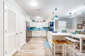 Fridge, microwave, oven, stovetop - Luxury home with private saltwater pool, spa, gazebo & deck - walk to beach (Santa Rosa Beach)