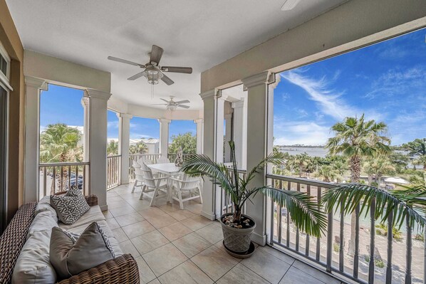 Terrace/patio - Luxurious bayfront condo in a gated resort with an amazing pool & hot tub (Panama City Beach)