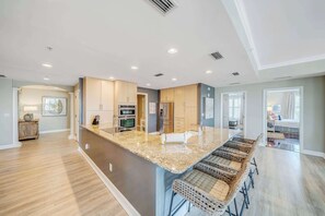 Fridge, microwave, oven, stovetop - Luxurious bayfront condo in a gated resort with an amazing pool & hot tub (Panama City Beach)