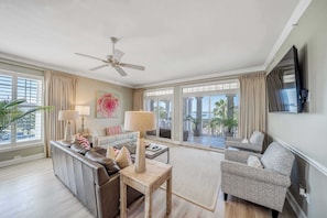 TV, offices - Luxurious bayfront condo in a gated resort with an amazing pool & hot tub (Panama City Beach)