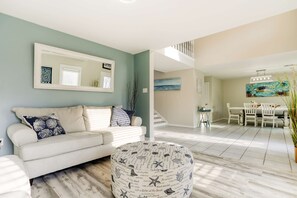 TV - Spacious home near beaches with backyard patio, private outdoor pool, W/D & AC (Santa Rosa Beach)