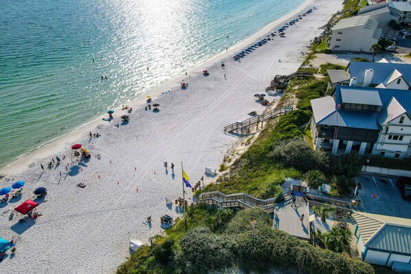 Beach nearby - Spacious home near beaches with backyard patio, private outdoor pool, W/D & AC (Santa Rosa Beach)