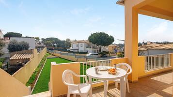 屋外ダイニングエリア