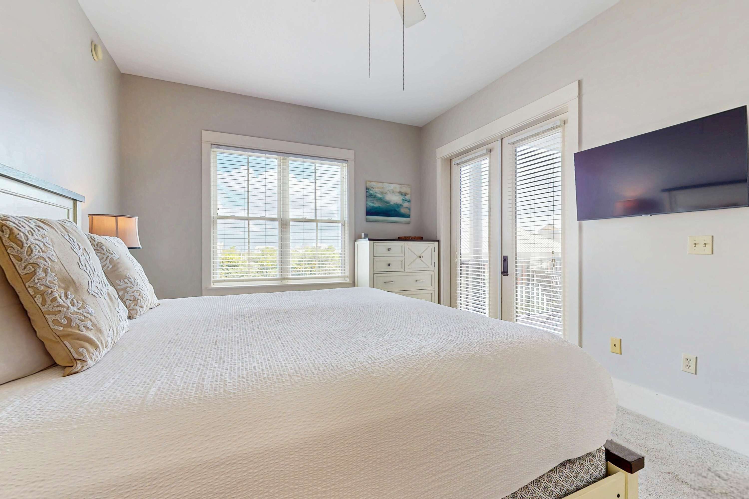 2 bedrooms, iron/ironing board, WiFi