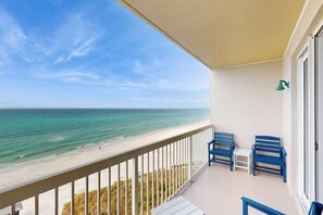 Property grounds - Gulf Front Family friendly getaway w/Beach Service (Panama City Beach)