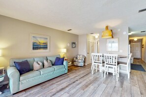 TV, offices - Lovely second-floor condo w/beach access & shared outdoor pool (Panama City Beach)