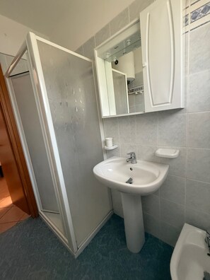 Bathroom - Cozy Flat With Private Parking in Rosolina Mare (Rosolina)