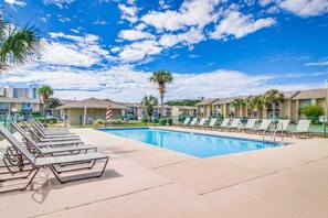 Pool - Comfy townhome with AC, W/D, pool, tennis, & mini-golf - near beach (Panama City Beach)