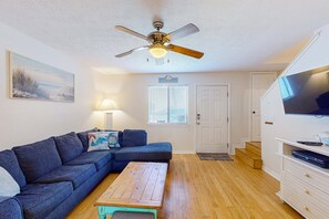 TV, offices - Comfy townhome with AC, W/D, pool, tennis, & mini-golf - near beach (Panama City Beach)