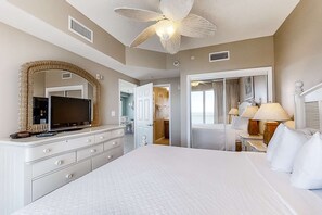 3 bedrooms, iron/ironing board, WiFi, bed sheets - Cool & contemporary beachfront getaway with large balcony, pools, & gym (Panama City Beach)