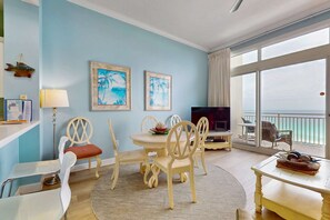 Dining - Gulf front penthouse w/shared pools, snack shack, community grill & more (Destin)