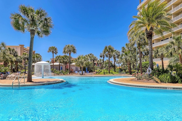 Pool - Gulf front penthouse w/shared pools, snack shack, community grill & more (Destin)