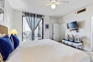 2 bedrooms, iron/ironing board, WiFi, bed sheets - Spacious fourth-floor condo - Complimentary BEACH SERVICE (Navarre Beach)