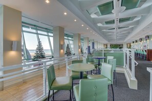 Dining - Light-filled beachfront condo with shared pool, hot tub & beach access (Panama City Beach)