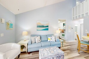 TV, offices - Two-story townhouse with patio, pools, hot tub, grills & gym (Panama City Beach)