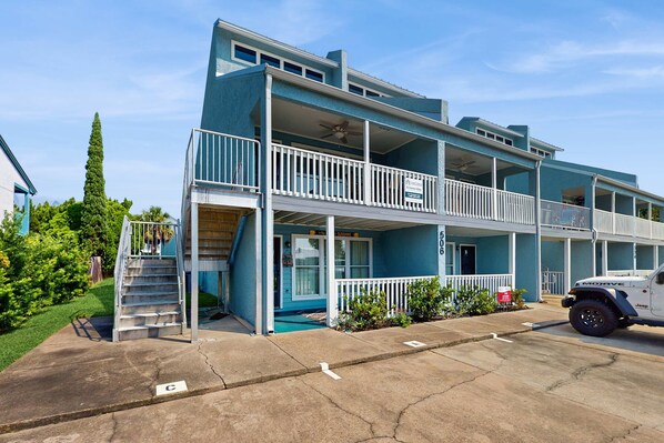 Exterior - Cozy coastal condo with a loft, shared pool and beach access (Panama City Beach)